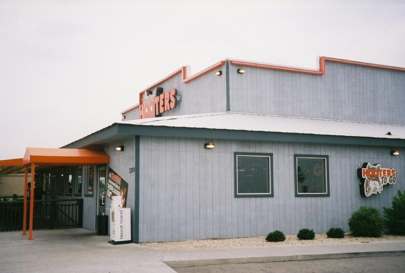 Janesville Hooters outside